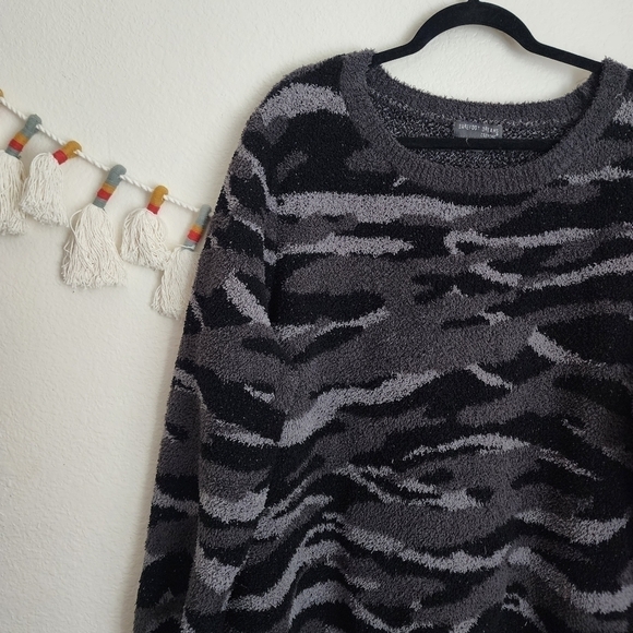 Barefoot Dreams Cozychic Seaside Camo Crewneck Knit Black Pullover Soft Comfy 2x - Picture 4 of 10